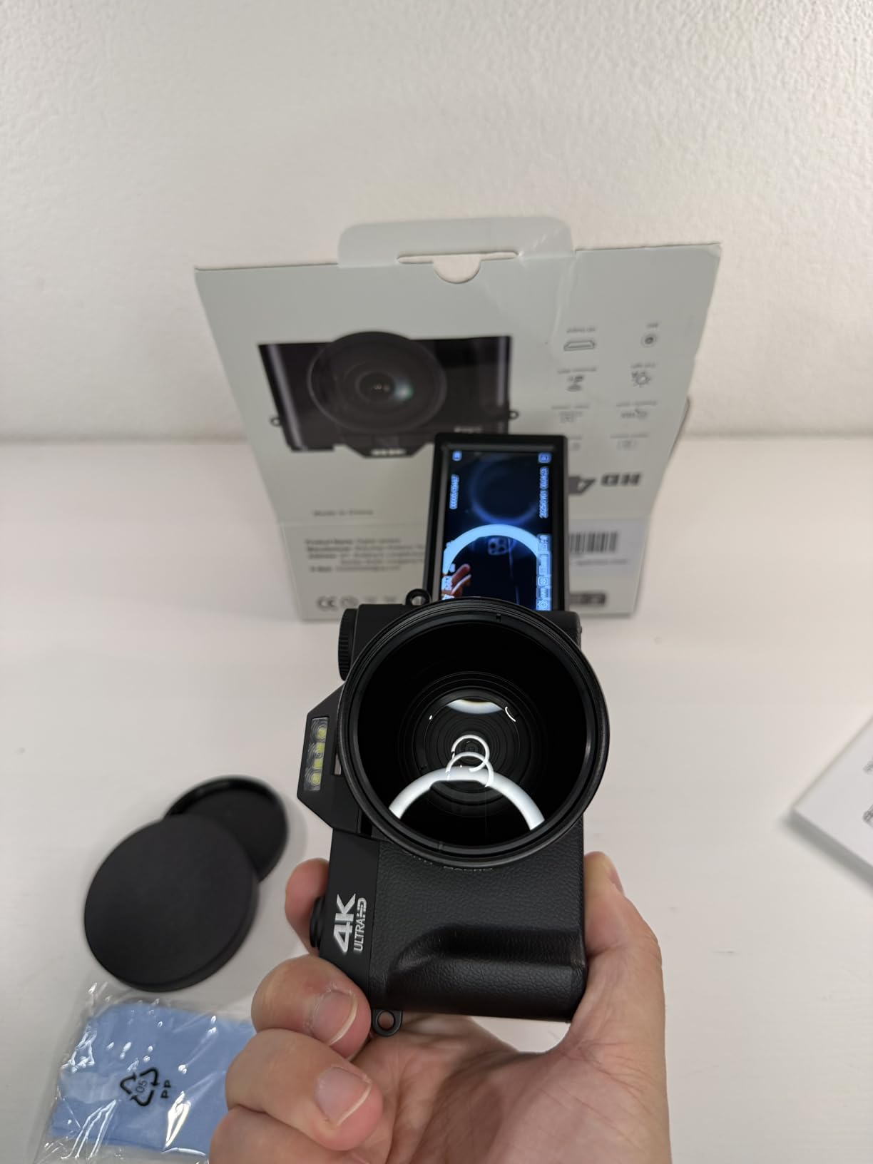 CCN Digitalkamera 4K 48MP Fotokamera Schwarz 32GB Klappdisplay