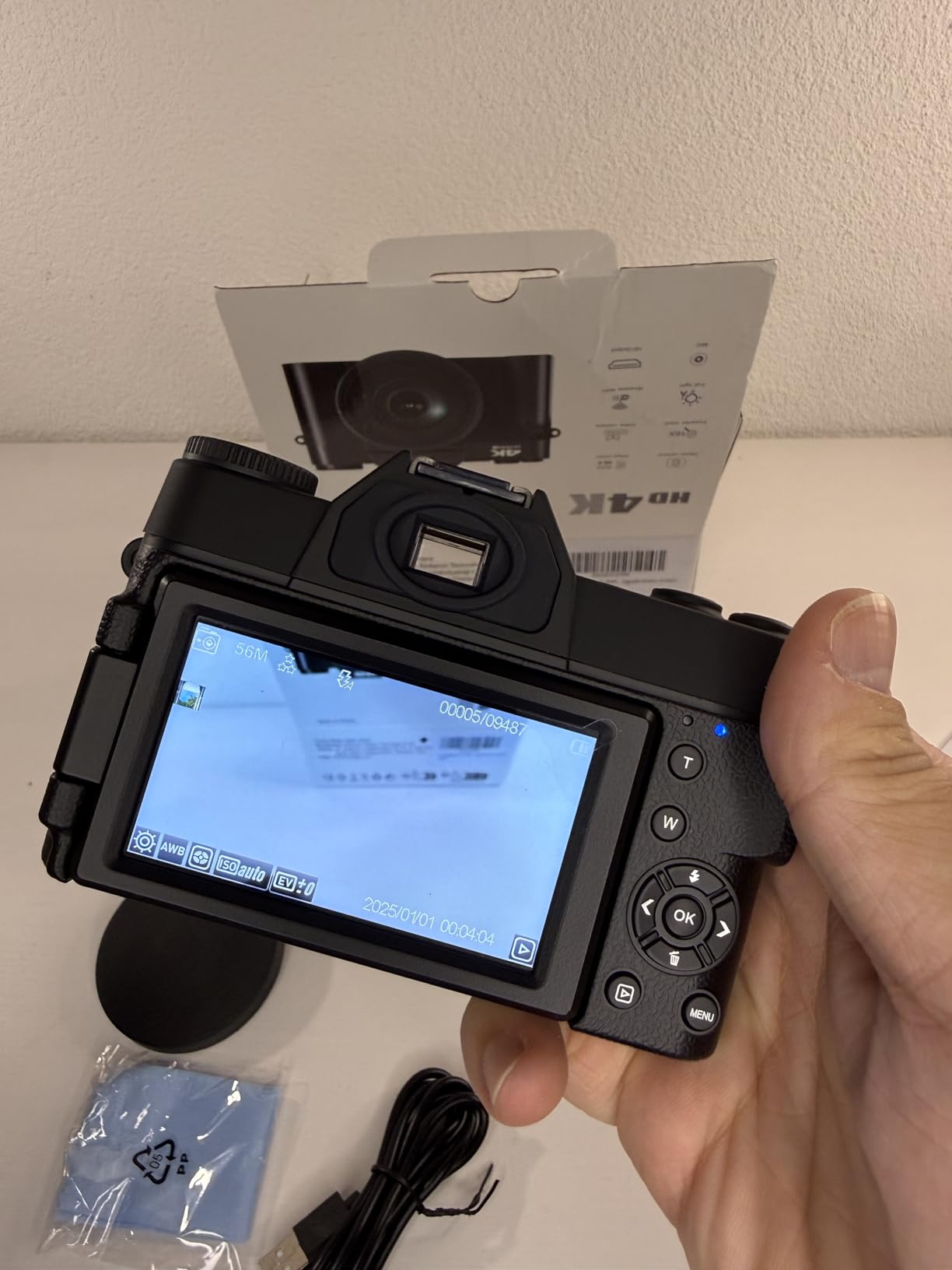 CCN Digitalkamera 4K 48MP Fotokamera Schwarz 32GB Klappdisplay