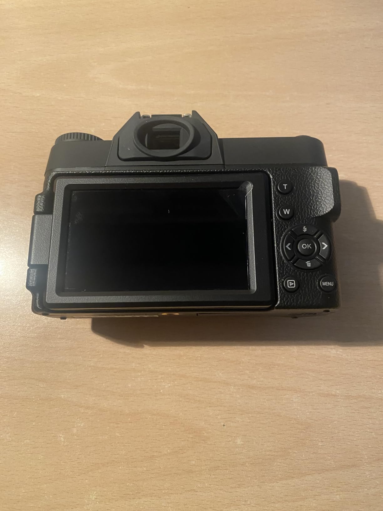 CCN Digitalkamera 4K 48MP Fotokamera Schwarz 32GB Klappdisplay