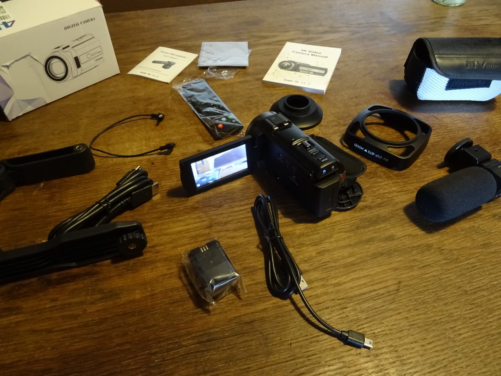 Ixnaiqy Camcorder Videokamera 4K 48MP Touchscreen Mikrofon