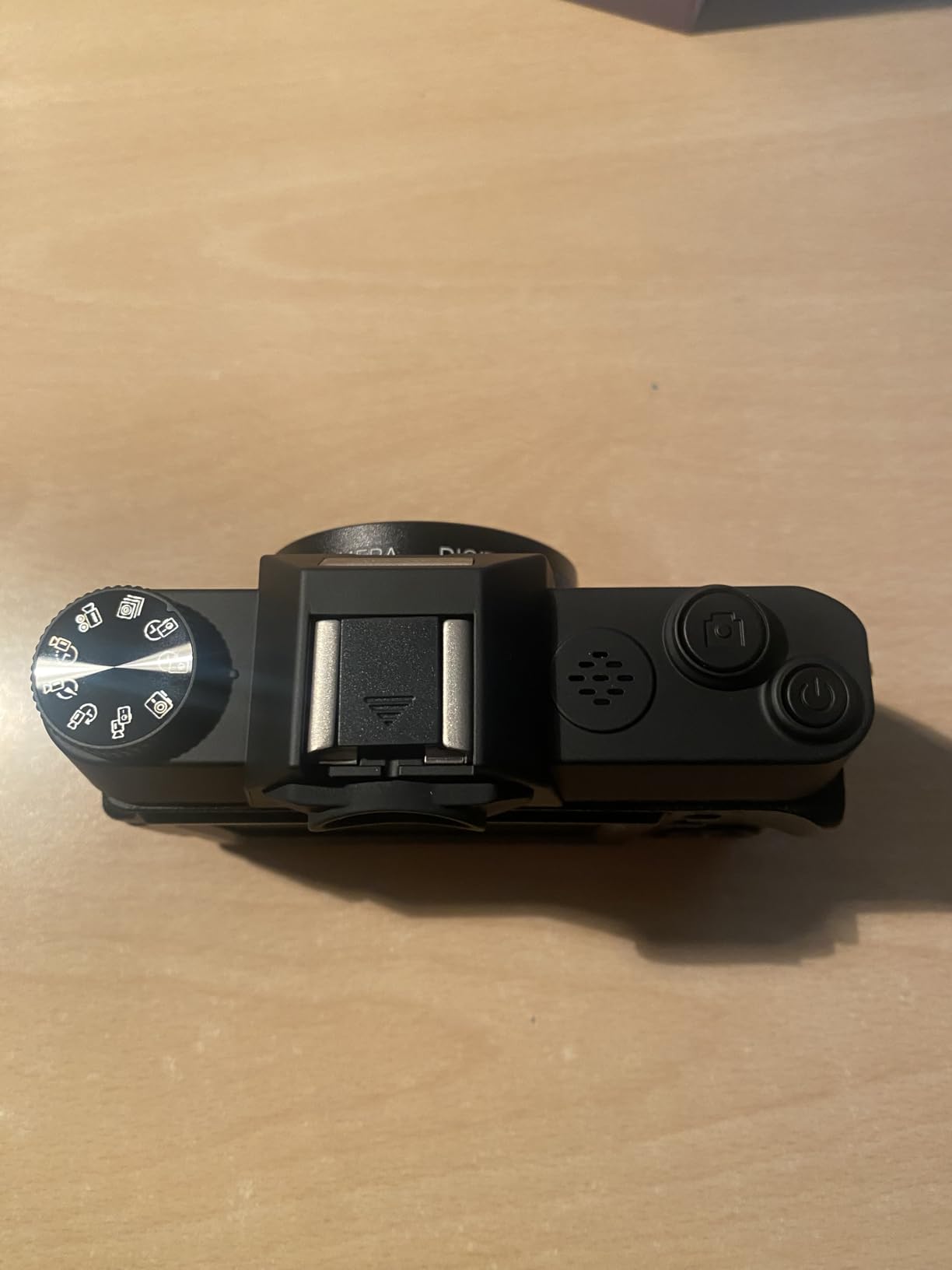 CCN Digitalkamera 4K 48MP Fotokamera Schwarz 32GB Klappdisplay